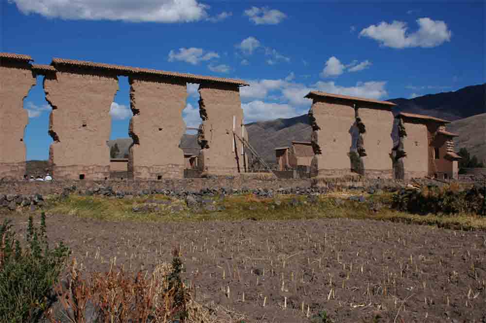 154 - Peru - Raqchi, conjunto arqueologico inca, templo de Wiracocha